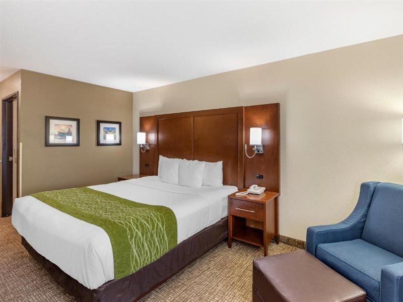 Comfort Inn & Suites Greeley Exterior photo