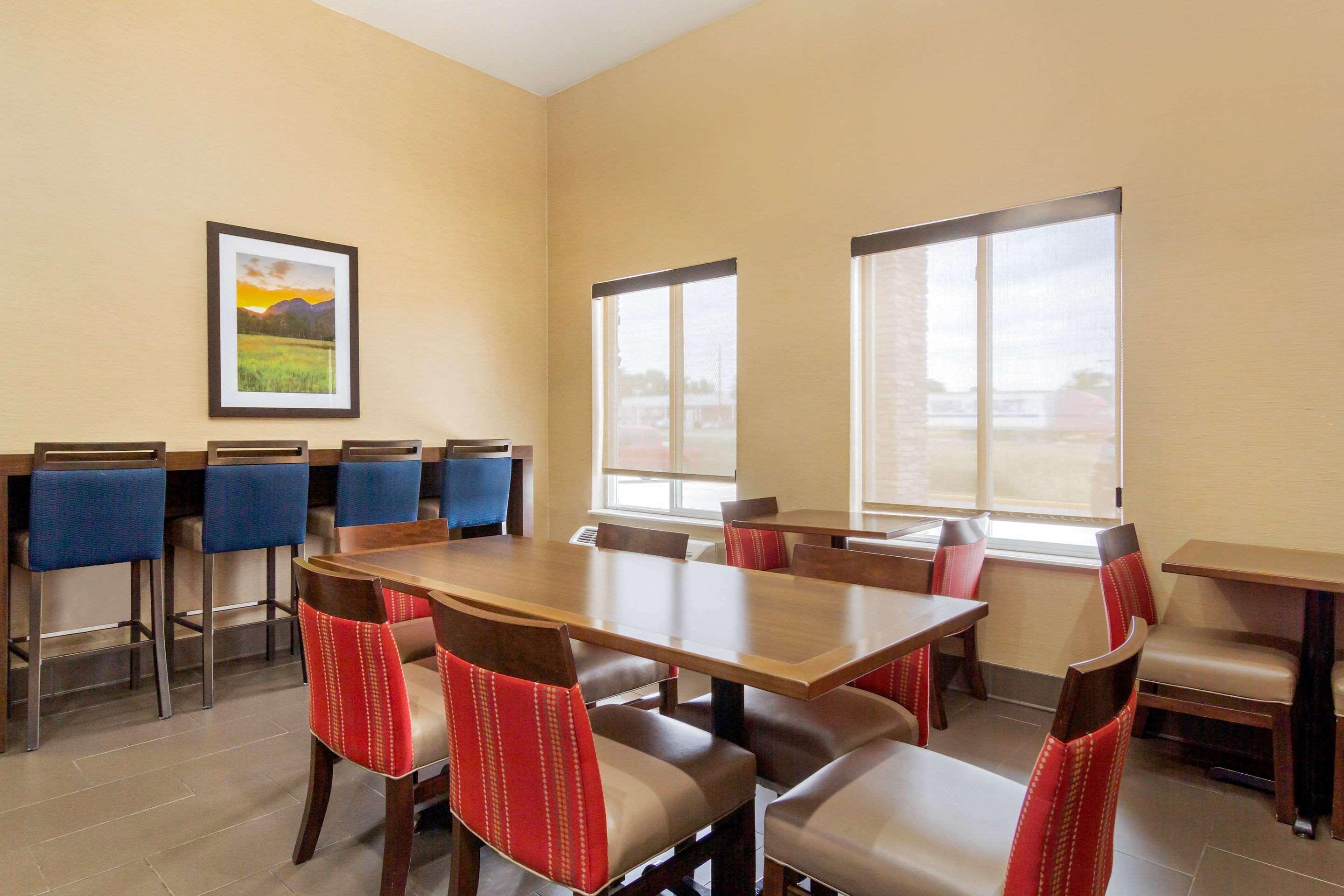 Comfort Inn & Suites Greeley Exterior photo