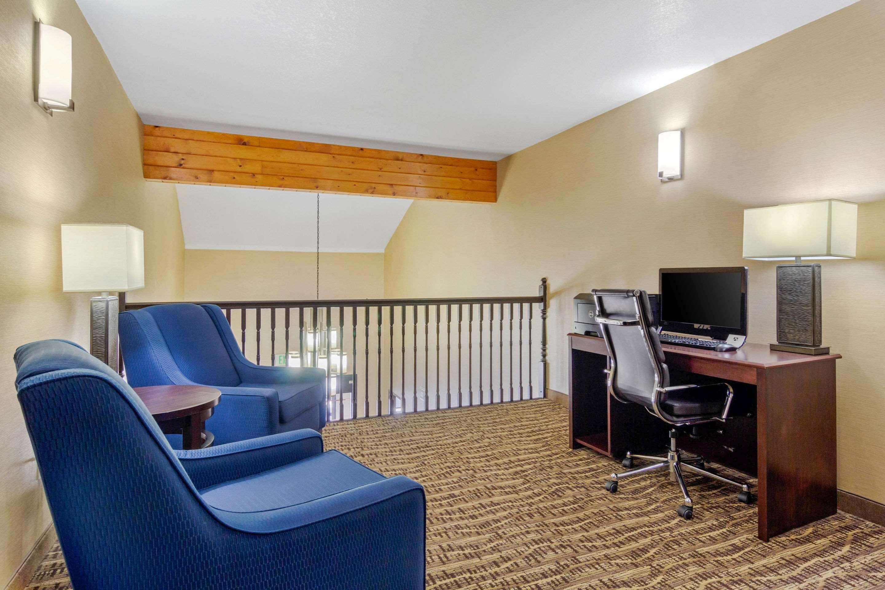 Comfort Inn & Suites Greeley Exterior photo