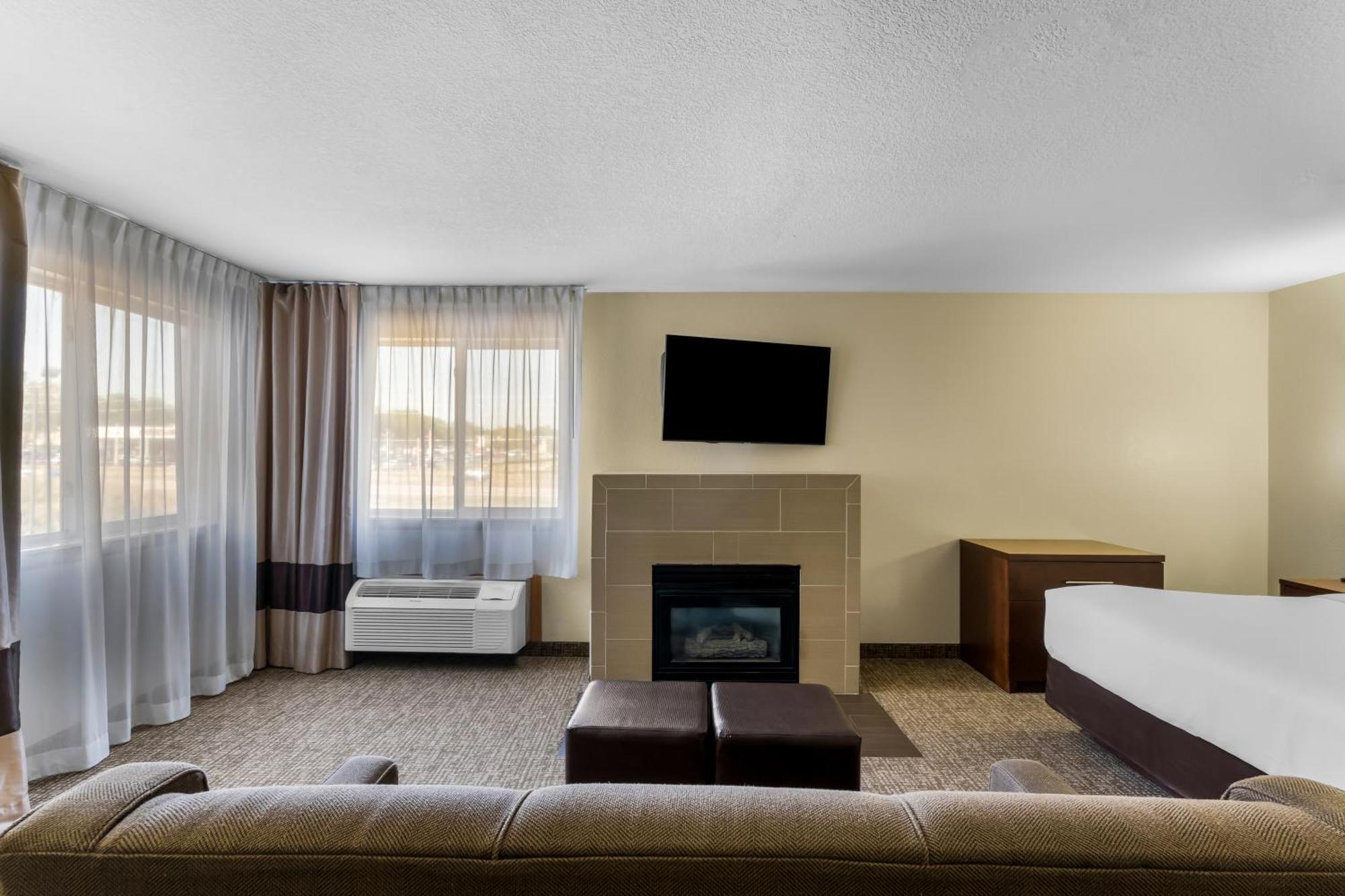 Comfort Inn & Suites Greeley Exterior photo